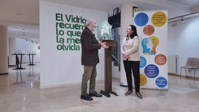 'El vidrio recuerda lo que la mente olvida': la exposición sobre alzhéimer en Latina