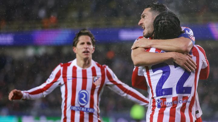 Giuliano Simeone, Koke y Lookman / EFE