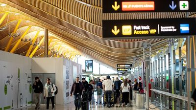 Las aerolíneas plantan cara a Aena: piden una bajada del 4,9% anual hasta 2031 frente a la subida del 3,8%