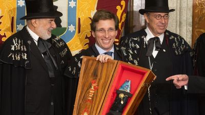 Almeida reivindica la tradición en la calle en el entierro de la sardina: "Madrid siempre ha sabido reírse de sí misma"