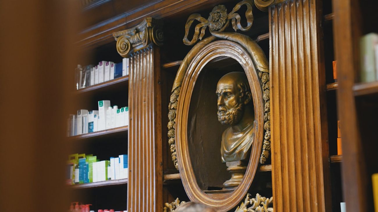 La esencia de la farmacia antigua en pleno corazón de Madrid