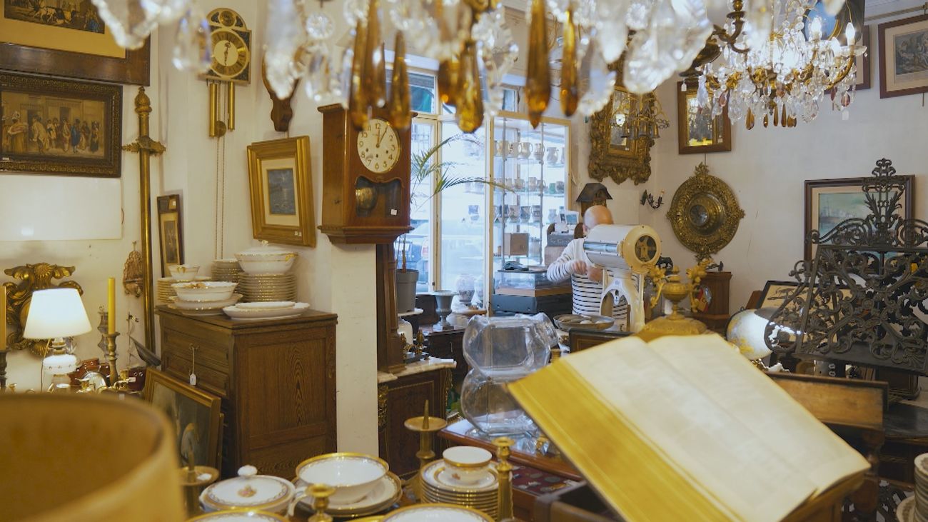 Antigüedades Palacios: un viaje al pasado en pleno Rastro