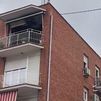 Un hombre salta por un canalón para salvar su vida en el incendio de su vivienda en Puente de Vallecas