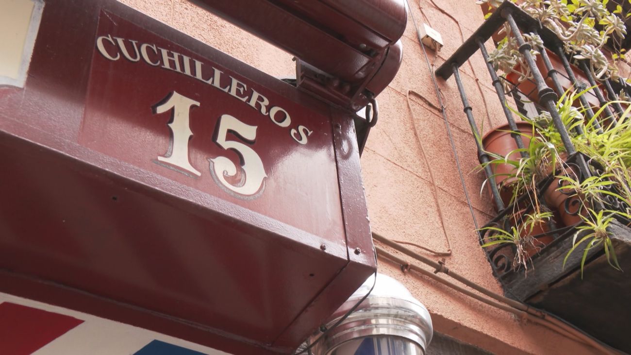 'El Kinze de Cuchilleros', la barbería más antigua de Europa, reabre sus puertas