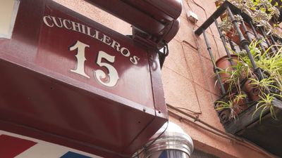 'El Kinze de Cuchilleros', la barbería más antigua de Europa, reabre sus puertas