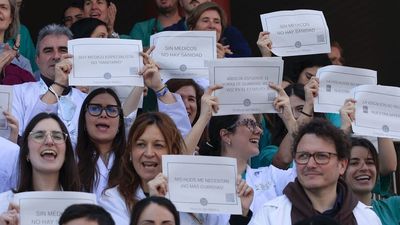Semanas de hasta 96 horas de trabajo: los motivos que han llevado a los médicos a hacer huelga en Madrid