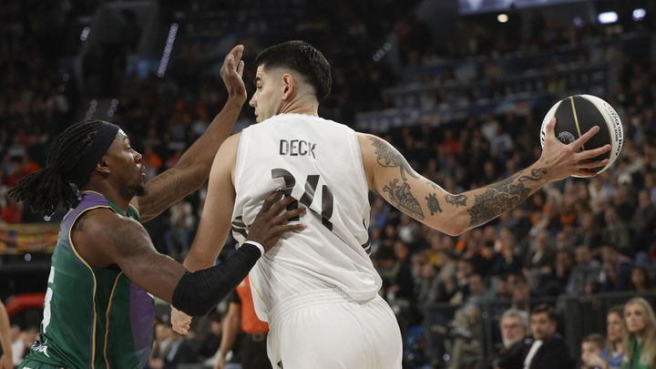 Deck ante el Unicaja / EFE