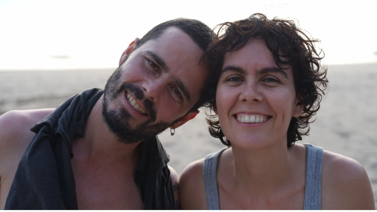 Adrián Palomino y su hermana