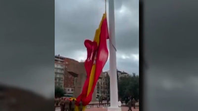 La bandera de España en Colón vuelve a romperse y ya van tres en menos de un mes