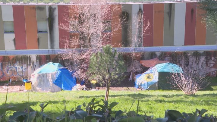 El Parque del Oeste, campamento para personas sin hogar: "Cada vez hay más, es un poblado"