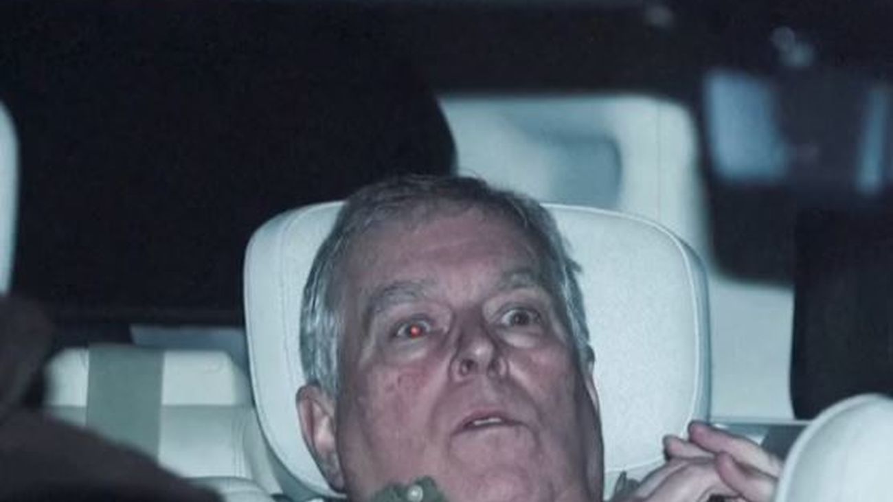 El expríncipe Andrés abandona la comisaría 11 horas después de ser detenido