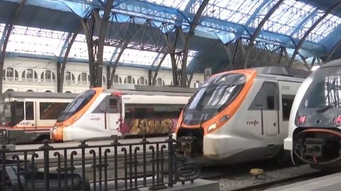 Restablecido el tráfico de trenes entre Cataluña y Valencia tras quedar suspendido por fuerte viento