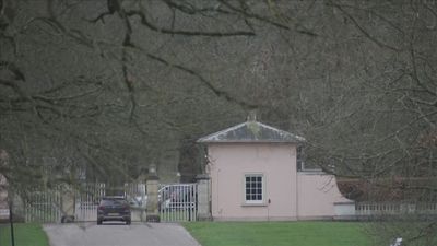 La Policía de Reino Unido registra la antigua residencia del expríncipe Andrés