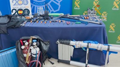 13 detenidos en Madrid por robar con un soplete industrial en 23 comercios y un colegio