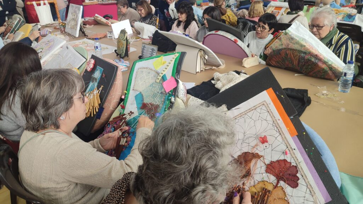 Participantes en una edición del Encuentro de Encajeras de Valdemorillo
