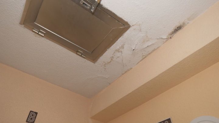 Más de 2 años con humedades y sin ninguna solución: El calvario de todo un edificio en Getafe