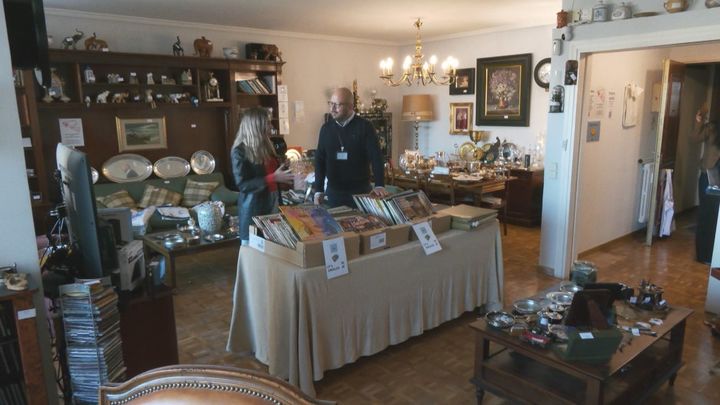 ¡Asistimos a un vaciado de casas! La nueva moda a la que todos los coleccionistas no quitan el ojo en Madrid