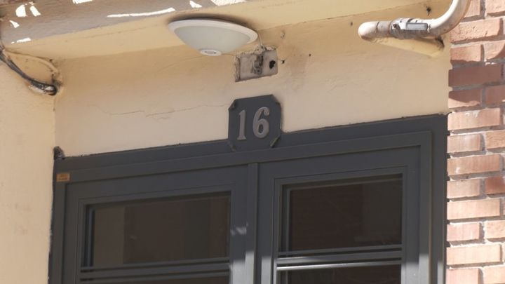 La amistad en Entrevías acaba a cuchilladas: "Era mi amiga, pero le debió dar un brote"