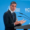 Sánchez anima a la patronal a subir los salarios y carga contra los "oligarcas" que no pagan impuestos