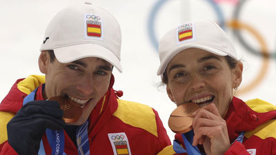 Ana Alonso y Oriol Cardona se inmortalizan con un bronce en el relevo de esqui de montaña