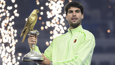 Carlos Alcaraz arrasa a Fils y conquista Doha