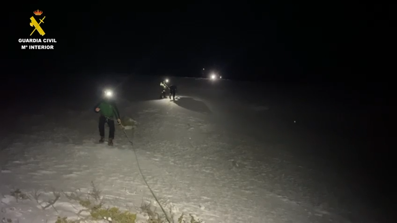 Milagroso rescate de cuatro jóvenes que habían quedado colgados en una ladera de Peñalara