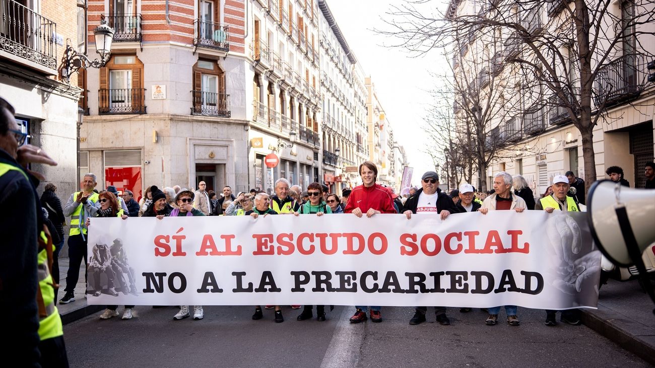 Manifestación en Madrid por la aprobación del "escudo social" en el Congreso