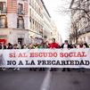 Manifestación en Madrid por la aprobación del "escudo social" en el Congreso
