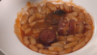 La mejor fabada del mundo preparada en una olla ferroviaria
