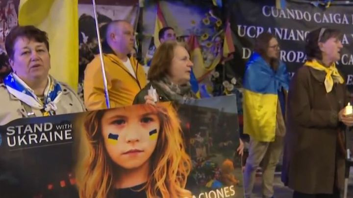 Madrid se solidariza con Ucrania en el cuarto aniversario de la invasión rusa