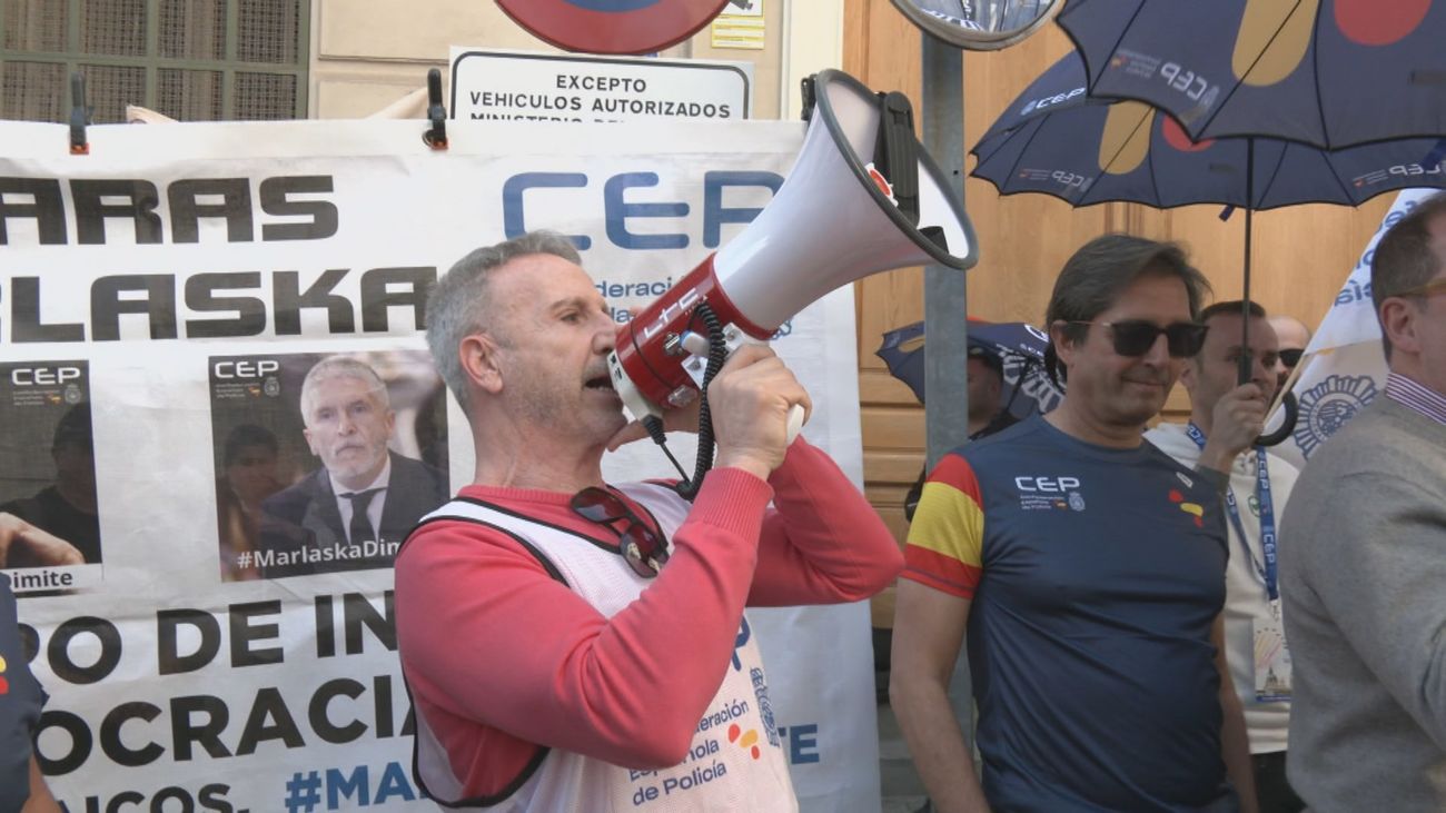 "La borrasca Marlaska", el grito de cientos de personas y policías contra el ministro del Interior