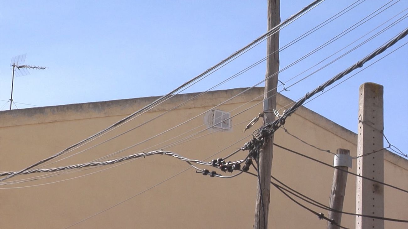 El abandono sin freno de Coslada: enganches ilegales, cortes de luz y calles degradadas