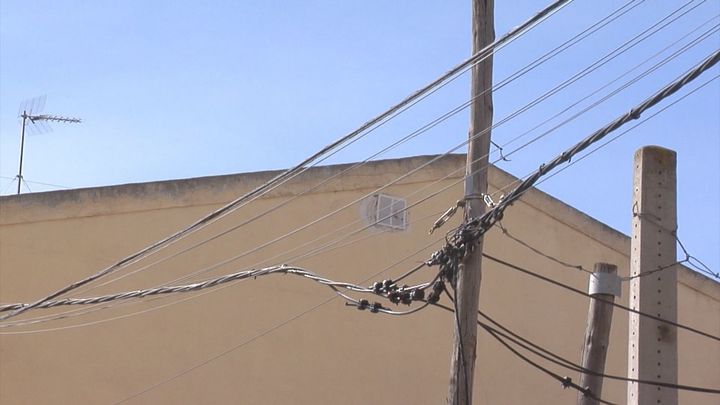 El abandono sin freno de Coslada: enganches ilegales, cortes de luz y calles degradadas