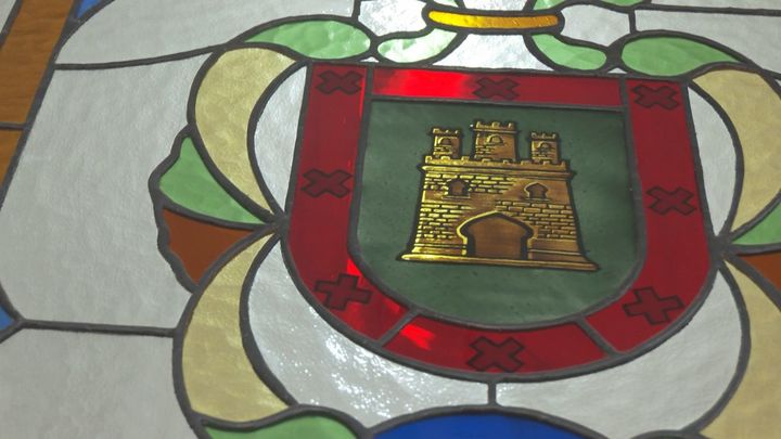 Un taller en Carabanchel mantiene viva la tradición de la vidriera artesanal