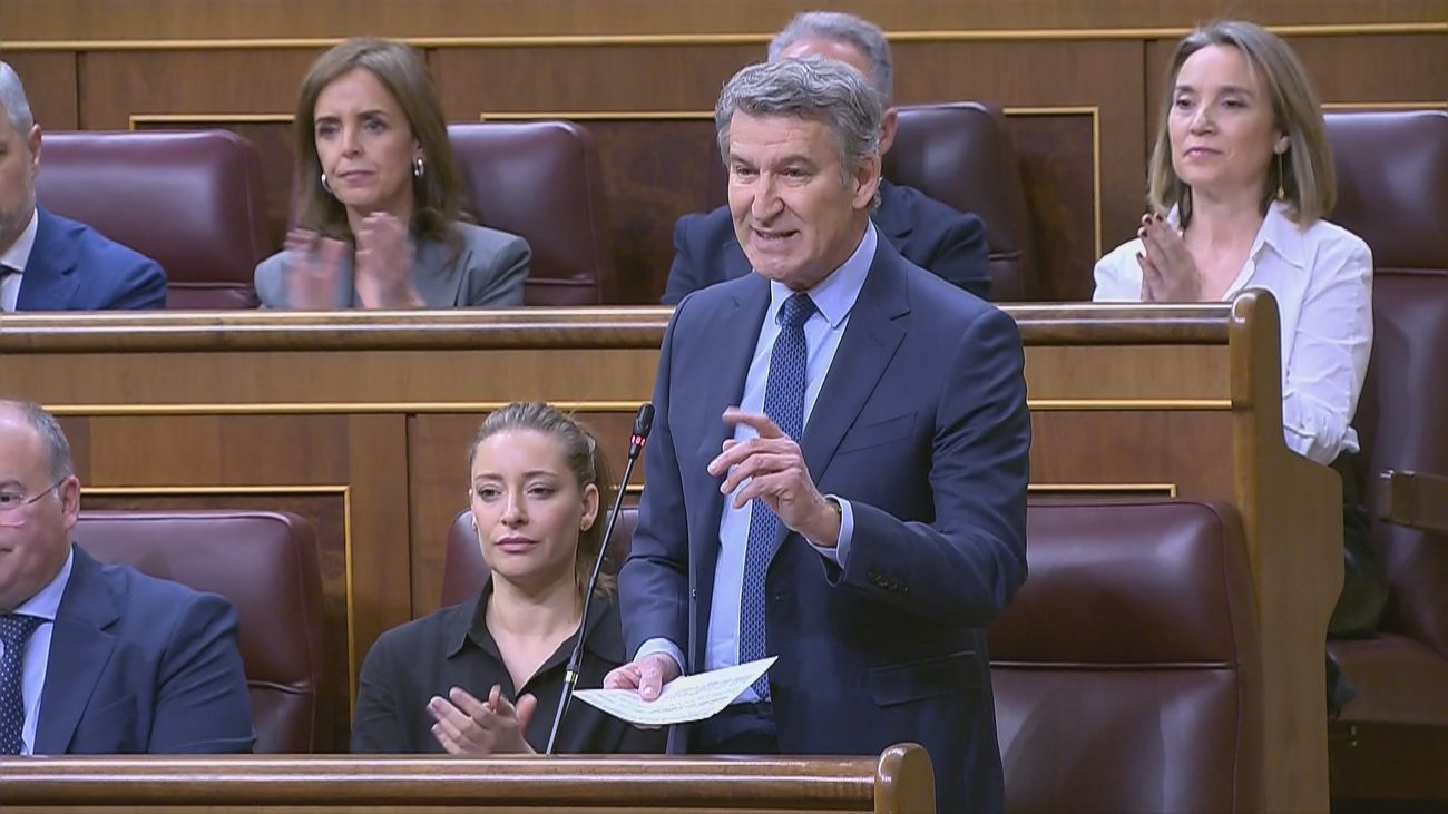 Feijóo se compromete a "desclasificar" la gestión de Sánchez cuando gobierne