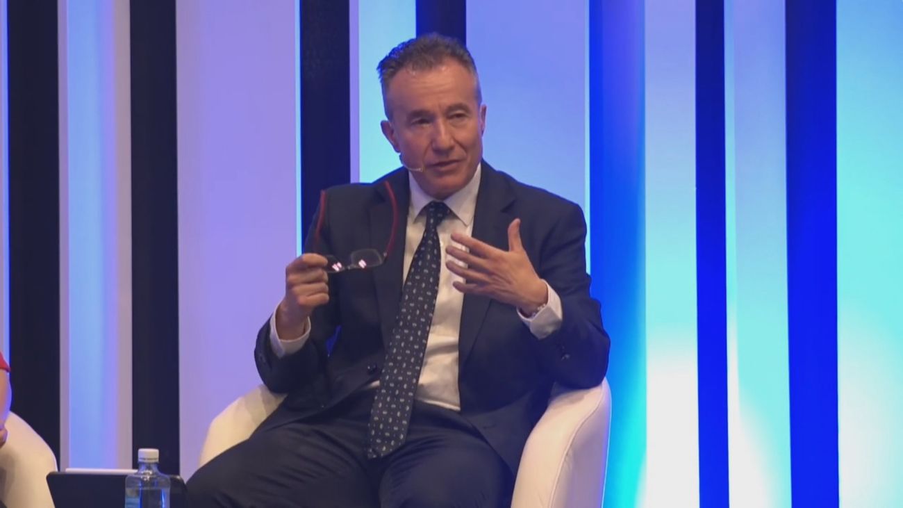 Un ex alto cargo del CNI,  ahora en Telefónica, asegura ser el autor de los informes atribuidos a Zapatero