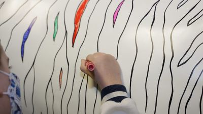 Una cebra gigante en el Hospital La Paz para dar voz a las más de 7.000 enfermedades raras