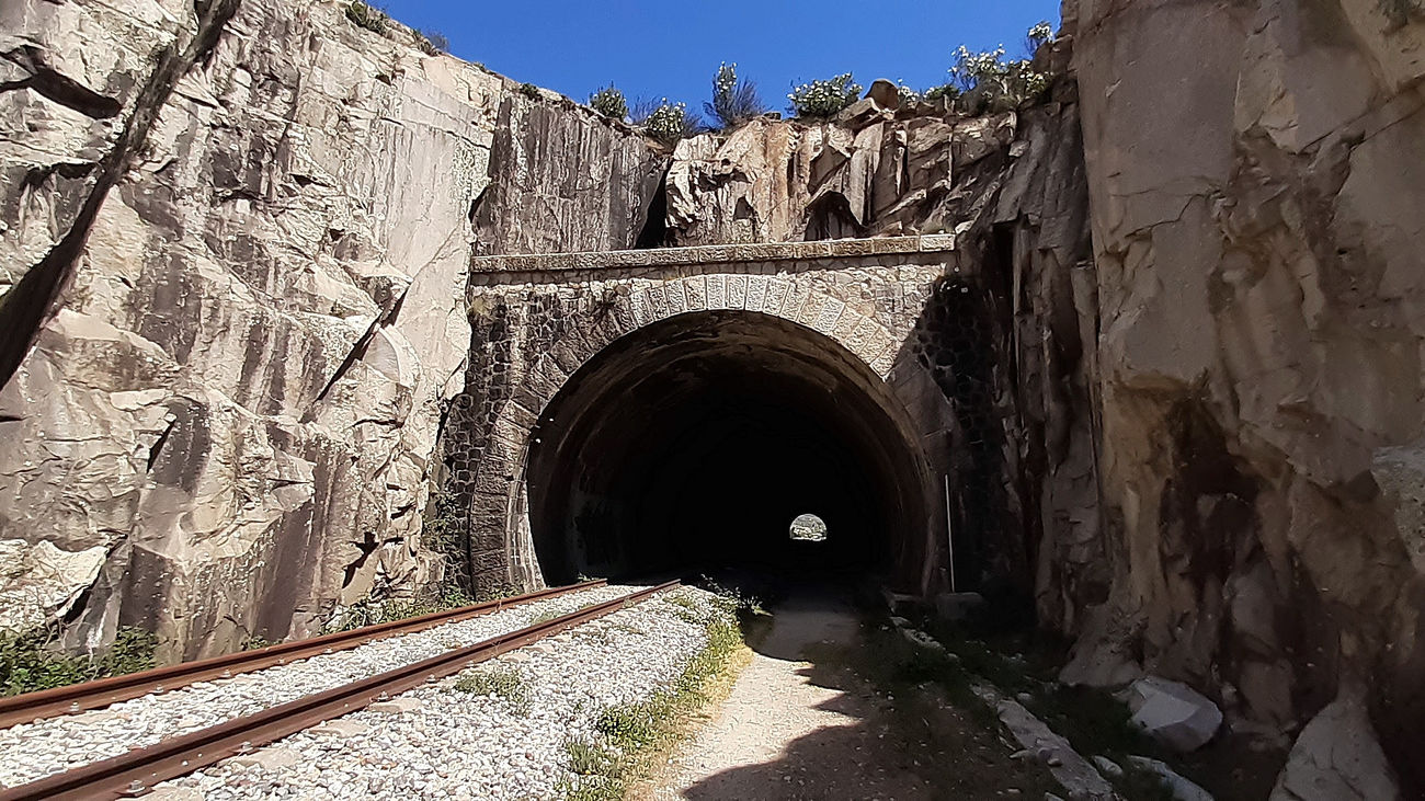 Túnel de la línea Madrid-Burgos cerca de la estación de Bustarviejo