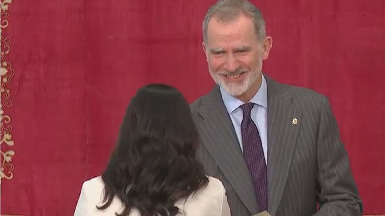 Felipe VI pide a los nuevos diplomáticos a actuar "con criterio" y advierte de que el miedo "aboca a la parálisis"