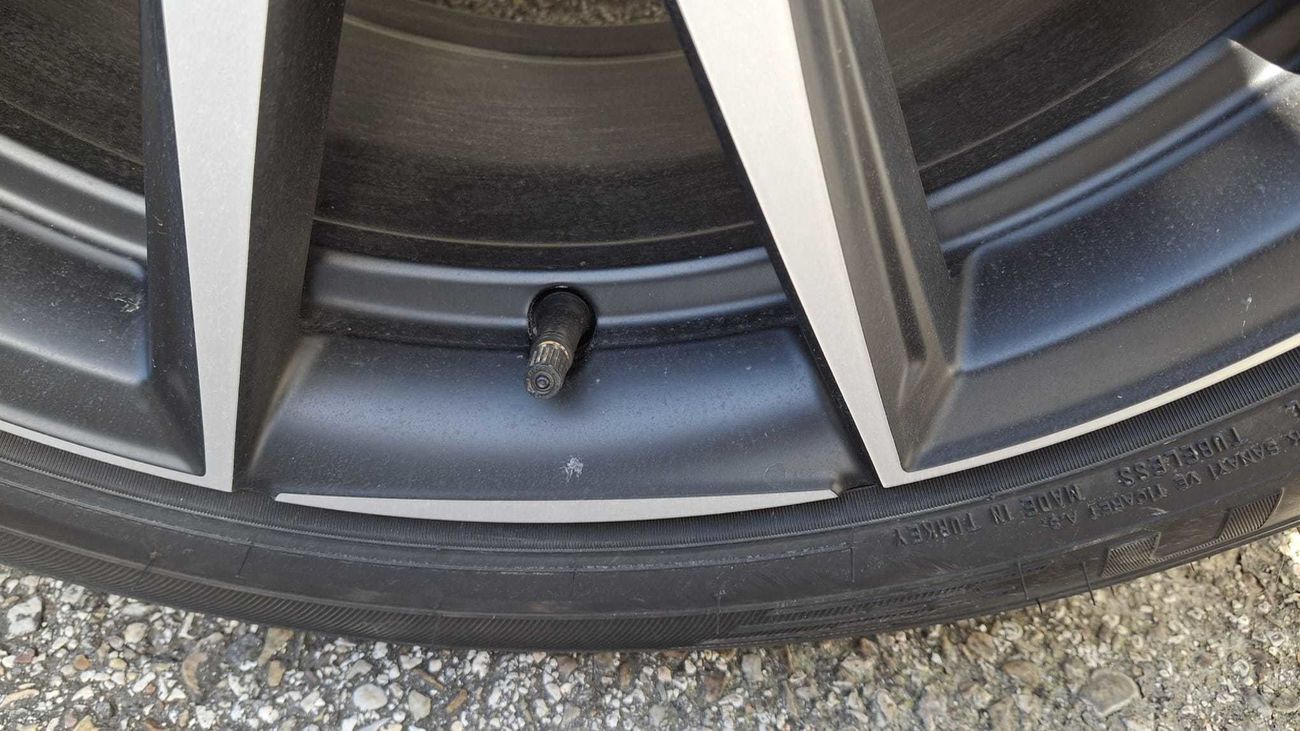 Válvula de inflado del neumático de un automóvil