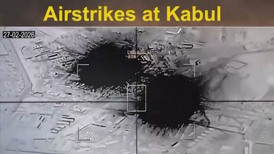 Pakistán bombardea Kabul y declara entrar en "guerra abierta" con Afganistán