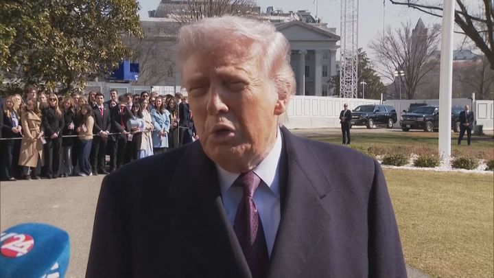 Trump dice que Irán "se ha rendido ante sus vecinos" y promete un ataque "muy duro" contra el país