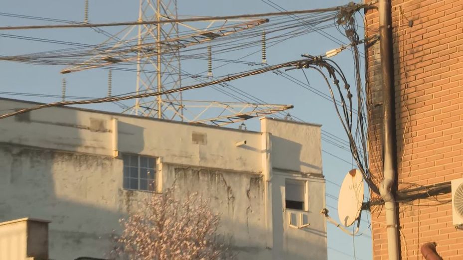 Explosiones y cortes de luz por enganches ilegales en Coslada: "No podemos más"
