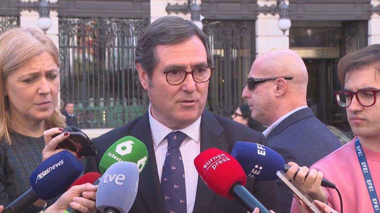 Los empresarios piden al Gobierno un diálogo social y "no solo acuerdos"