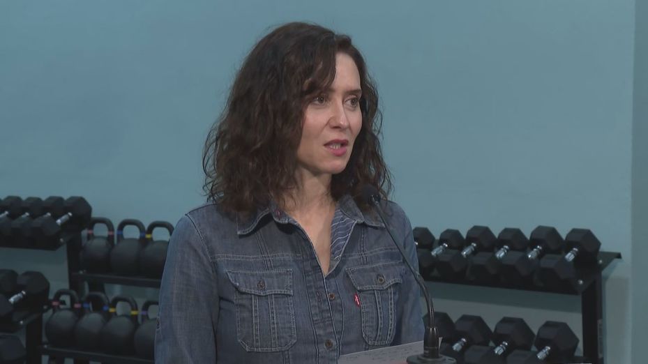 Ayuso asegura que los españoles "quieren" al rey emérito y que cree la Casa Real sabrá "hacer lo mejor"