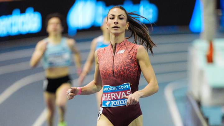 Blanca Hervás vuela sobre la pista para proclamarse campeona de España de 400