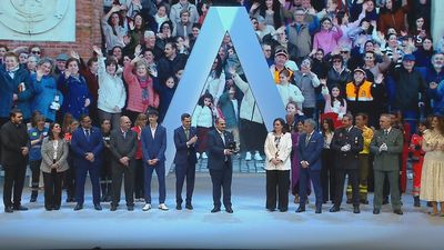 Adamuz recibe la Medalla de Andalucía con el público puesto en pie