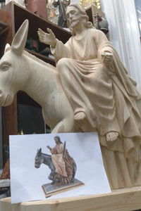 La Semana Santa se prepara a contrarreloj en los talleres madrileños