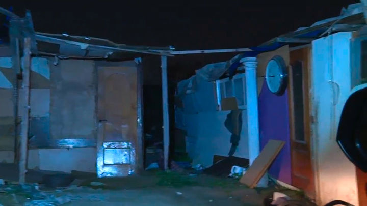 Preocupación en Villaverde por un asentamiento chabolista junto a las vías del tren: insalubridad, drogas y enganches ilegales