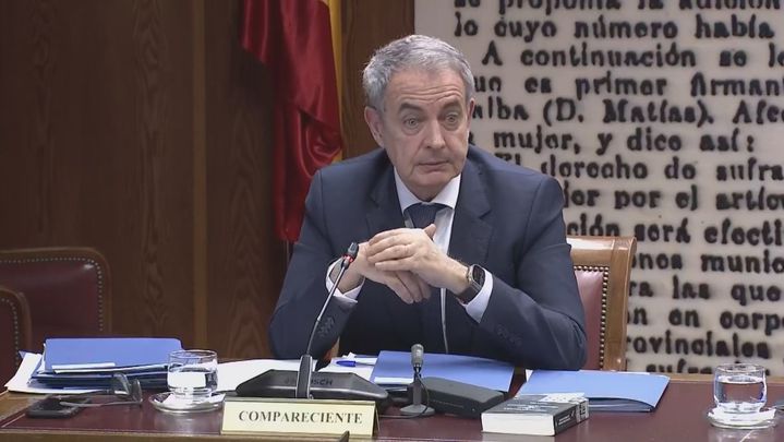 Zapatero dice que cobró 70.000 euros al año de 'Análisis Relevante' y que él ofreció los servicios de sus hijas